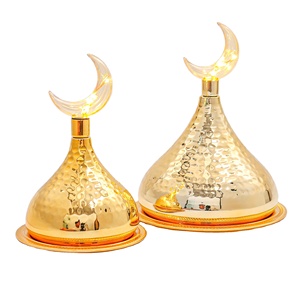 Plateau de service en métal doré vintage Ramadan Kareem, fait à la main, pour cupcakes, desserts, support à gâteau Eid Mubarak avec couvercle en dôme - Product Image 1