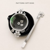 Tamis à matcha en acier inoxydable 304 de qualité alimentaire, motif floral mignon avec breloques métalliques pour poudre de cacao et de café, logo personnalisé