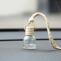 Vente chaude verre voiture parfum bouteille pendentif 6ml rond voiture diffuseur bouteille parfum avec fils et bouchons vide suspendu