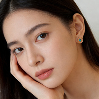 Boucles d'oreilles clous Tai Silver tendance en or 18 carats avec zircon coloré rond serti clos pour femme, idéales pour mariage