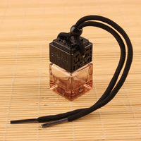 Diffuseur de parfum pour voiture en verre carré avec couvercle noir, flacon vide, pendentif pour voiture, diffuseur d'huile parfumée, intérieur de voiture