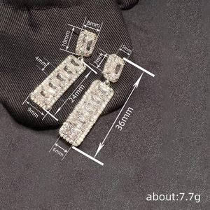 Orecchini Pendenti Geometrici per Donne, Design Quadrato Lineare, Accessori per Orecchie da Indossare Quotidianamente - Product Image 4