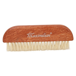 Cepillo para Abrigos de Lana Maximilian, Cepillo para Ropa de Pelo de Cerdo y Madera Maciza para el Cuidado Invernal - Product Image 3