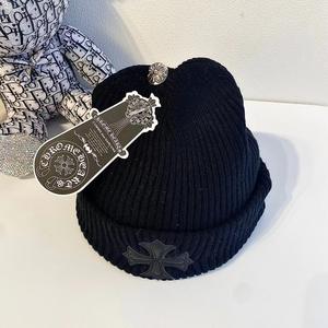 Maßgeschneiderte Modische Herbst Winter Strickmütze Modisches Kreuzstickerei Lederlogo Unisex Warme Beanie Damen Herren - Product Image 2