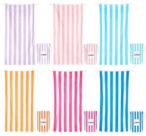 Serviette de plage rayée personnalisée - Serviette en microfibre à séchage rapide anti-sable avec logo, vente en gros pour hôtels, piscines, centres de villégiature et promotion - Product Image 1
