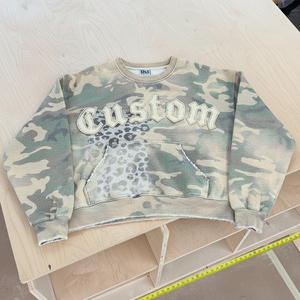 เสื้อสเวตเชิ้ตคอกลมผู้ชาย 400 GSM สตรีทแวร์ พิมพ์ลายแบบดิจิตอล ปักลาย ปักอักษร  โลโก้แบบกำหนดเอง OEM  ลายพิมพ์แบบดิสเทรส - Product Image 1