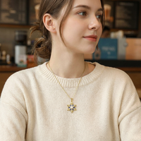 Pendentif élégant ZG en laiton avec perle d'eau douce et pierre précieuse en forme de flocon de neige, cadeau de Noël pour femme