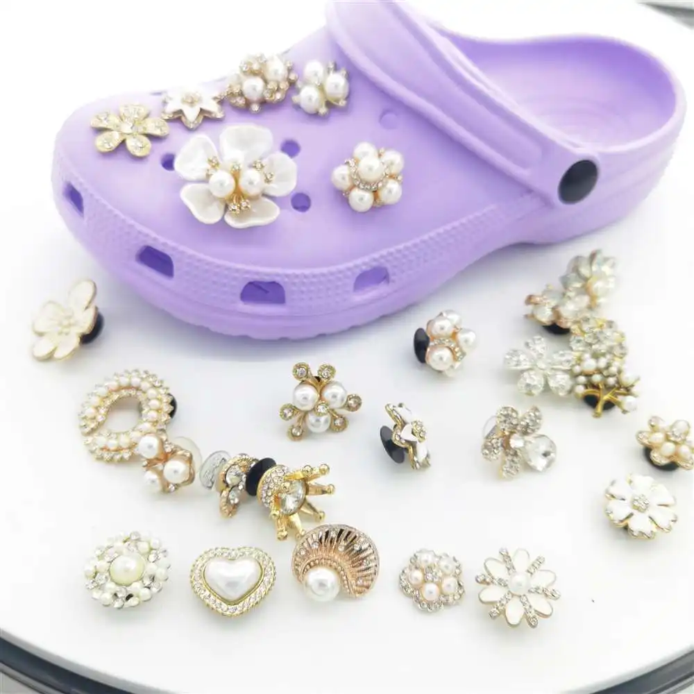 Commerci all'ingrosso Lady Fashion Pearl Flower Shoes Charm Charms firmati in metallo per zoccoli