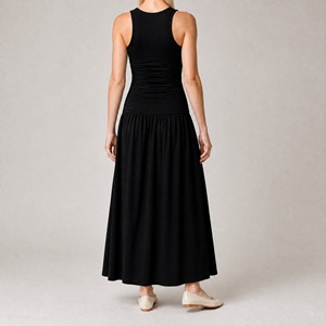 Abito Lungo Nero Senza Maniche da Donna con Scollo a V Profondo, Corpetto Arricciato e Gonna Svasata - Abbigliamento Boutique del Produttore - Product Image 2