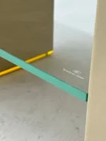 Table de chevet extensible en bois de qualité E1 avec plateau en verre, style moderne minimaliste pour la maison et les chambres d'hôtel