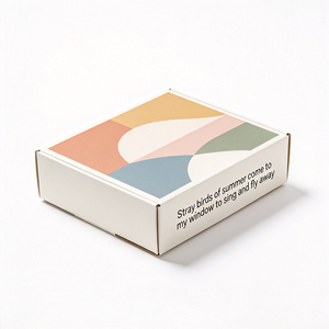 Boîte cadeau de luxe imprimée numériquement avec poème, en carton ondulé crème, avec impression de texte latérale - Product Image 1