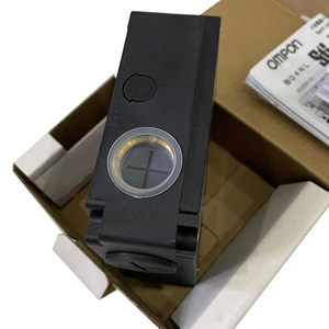 Interruptor de Seguridad para Puerta con Bloqueo D4NL-1FFA-B4S - Product Image 4