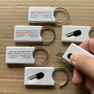 Mini taglierino retrattile personalizzabile con logo, aprilettere multiuso, taglierino di sicurezza per buste e scatole con portachiavi - Product Image 5