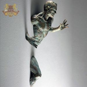 ประติมากรรมแขวนผนังภายใน,ประติมากรรมผู้ชายไฟเบอร์กลาสวิ่งติดผนังประติมากรรมนามธรรมแบบกำหนดเองเรซิ่น3D - Product Image 6