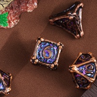 Ensemble de 7 dés en métal faits à la main - Dés polyédriques pour jeux de rôle, logo personnalisé, construction durable, thème floral naturel, objet de collection