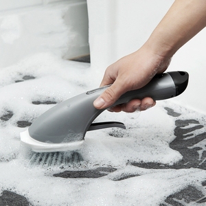 Bouteilles de pulvérisation en plastique vert avec brosse de nettoyage gommage de fenêtre de <span class=keywords><strong>voiture</strong></span> pour le nettoyage intérieur du véhicule - Product Image 1
