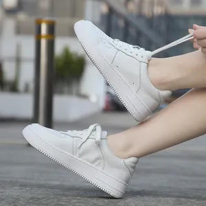 Sepatu kerja Sneakers karet kulit putih tahan air Hotel Breathable ringan nyaman uniseks