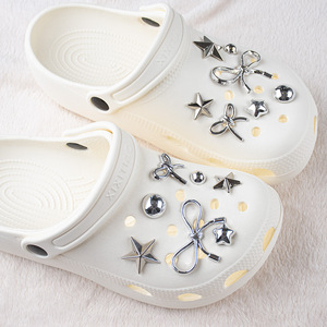 Ensemble de breloques pour chaussures Y2K argent métallisé, étoiles miroir de luxe, nœuds papillon, épingles pour sabots, clous métalliques brillants, décoration DIY pour sandales, cadeau pour <span class=keywords><strong>femme</strong></span> - Product Image 6