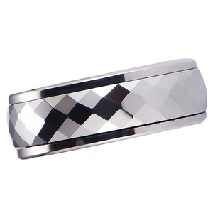 Anillos Giratorios de Carburo de Tungsteno de 8mm para Hombre, <span class=keywords><strong>con</strong></span> Diseños de Superficie de Corte de Diamante de Cheng Jewelers, Altamente Pulidos - Product Image 2