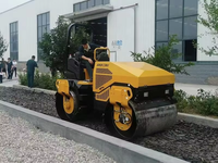 Rouleau compresseur à double tambour SR04, poids opérationnel de 4000 kg, pour travaux de compactage d'asphalte sur sites étroits