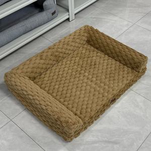 Canapé pour chien en velours de maïs de luxe sur mesure, lit pour animaux de compagnie doux et confortable conçu pour les grands chiens - Product Image 4