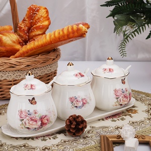 <span class=keywords><strong>Set</strong></span> Vintage di 3 Pezzi in Ceramica Porcellana con Motivi Floreali: Zuccheriera, Lattiera e Ciotola per Condimenti con Coperchio e Cucchiaio, Vassoio per Caffè, Tè, Spezie e Sale - Product Image 6