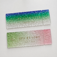 Billet d'entrée élégant en acrylique de 2 mm avec motif vague d'eau et bords festonnés pour concerts, festivals et galas
