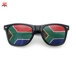 Lunettes <span class=keywords><strong>de</strong></span> soleil <span class=keywords><strong>de</strong></span> soutien pour les célébrations, avec cadre extérieur en plastique <span class=keywords><strong>noir</strong></span> et verres en PC, motif drapeau du Cap-Vert, pour les événements sportifs et les défilés, vente en gros - Product Image 2