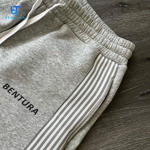 <span class=keywords><strong>Pantaloni</strong></span> da Jogging <span class=keywords><strong>a</strong></span> <span class=keywords><strong>Righe</strong></span> con Logo Ricamato Personalizzato, Casual, <span class=keywords><strong>a</strong></span> Gamba Larga e Oversize in Cotone - Product Image 4