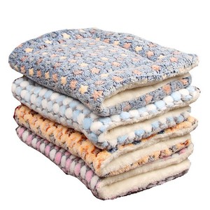 เสื่อสัตว์เลี้ยงหนานุ่มสำหรับแมวและสุนัข เบาะรองนั่งกันลื่น ใช้ได้ในฤดูใบไม้ร่วงและฤดูหนาว - Product Image 5