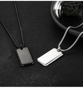 Venta al por mayor de alta resistencia espejo pulido cuadrado colgante personalidad acero inoxidable negro perros etiquetas colgante collar para hombres - Product Image 5