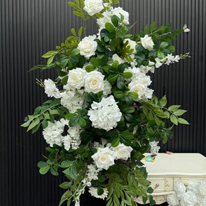 Bola de flores de bosque encantado salvaje de estilo natural, corredor de flores verdes, centro de mesa de boda verde y blanco artificial para Decoración - Product Image 2