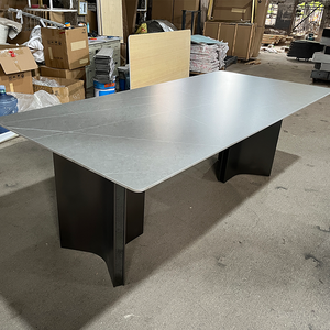 طاولة طعام فاخرة حديثة بتصميم نورديك فرنسي تتسع لـ 4-6 أشخاص، للاستخدام الداخلي، بقاعدة معدنية وسطح من الحجر الصناعي - Product Image 6