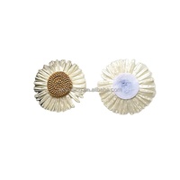 Fleurs de raphia faites à la main personnalisées d'usine beaux patchs de fleurs de raphia pour vêtement de sac à chapeau, autocollant d'applique tissé