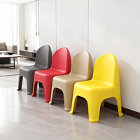 Chaise d'enfant moderne en plastique portable avec dossier ergonomique pour la maison, la chambre et le salon