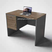 Chef de la direction Table de bureau Table d'ordinateur Bureau de direction Bureau de direction moderne en forme de L Bâtiment moderne en bois blanc de haute technologie