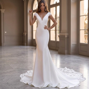 Robe sirène élégante et simple en satin uni, avec appliques en dentelle, dos ouvert, manches courtes, col en V et traîne balayante, respectueuse de l'environnement - Product Image 3