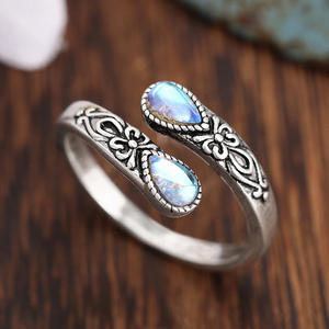 Anello T0883 con Design Floreale in Zirconia Cubica, Pietra Ovale con Incastonatura a Castone, Anelli Unisex alla Moda, Gioielli Regalo - Product Image 3