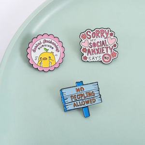 Vente en gros Nouveauté 2026 Série 'Socially Awkward' Broches et épingles en émail mignonnes à l'effigie de dessins animés, Badges en métal <span class=keywords><strong>humoristiques</strong></span> - Product Image 3