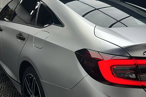 Vinilo Autoadhesivo para Automóviles de 1.52x15m, Color Plateado Alexander, Película Protectora para Carrocería, 7.5mil, Autoregenerable, para Estilizar Vehículos - Product Image 4