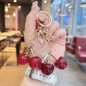 Dije de Cereza para Bolso, Colgante de Llavero de Cereza, Accesorio de Plástico en Resina Brillante para Carteras y Bolsos <span class=keywords><strong>Coach</strong></span>, Color Rojo - Product Image 2