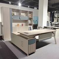 Scrivania Direzionale Moderna Minimalista di Lusso in Legno con Struttura in Acciaio, Ecologica e Resistente per Ufficio, Scuola e Ospedale