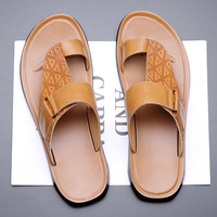 Nouvelles sandales en cuir pour hommes été 2025, grande taille, tendance, polyvalentes, simples, chaussures de plage pour jeunes, tongs à bout ouvert en caoutchouc