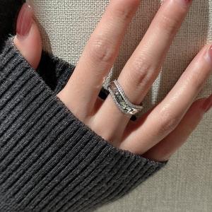 Anillo Curvo Vintage de Plata Pura S925 Wenchi, Diseño Personalizable de Lujo con Incrustaciones, Estilo Antiguo, Simple y Moderno - Product Image 3