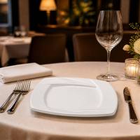 Assiette de service carrée en mélamine blanche brillante, bord incurvé, design contemporain pour restaurant, hôtel, restauration, vente en gros, incassable
