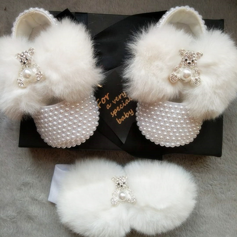 Очаровательные туфли с белым пушистым жемчугом для крещения малыша, набор с украшением в виде медведя из кристаллов на День Благодарения, Рождество, подарок