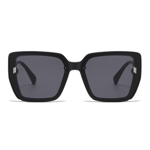 แว่นกันแดดผู้หญิงกรอบใหญ่ทรงสี่เหลี่ยม UV400 เลนส์พีซีแฟชั่นกันแดด - Product Image 3