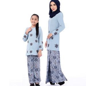 Maillot de bain mère-fille Abaya de Dubaï peinte à la main avec vêtements pour enfants Vente populaire pas cher - Product Image 1