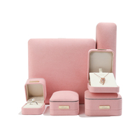 Vente en gros de bracelet jonc en microfibre de luxe rose velours avec logo personnalisé Cadeau Collier Boucle d'oreille Bague bijouxBoîte d'emballage