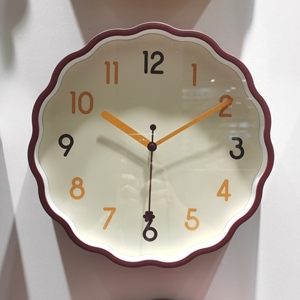 Horloge murale analogique en quartz personnalisée en forme de fleur, style moderne simple, en plastique pour salon - Product Image 4